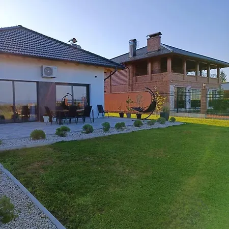 Vikendica Krcmarice- Vila *