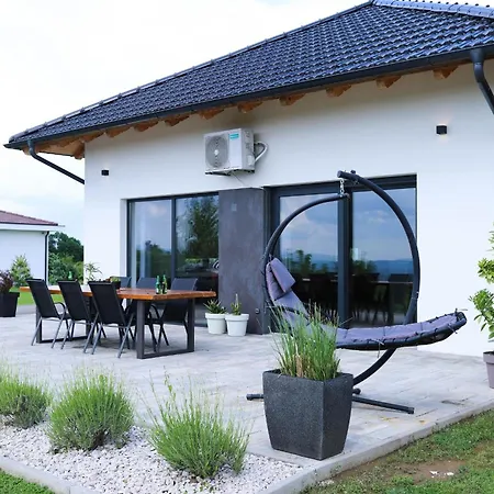 Vikendica Krcmarice- Vila *