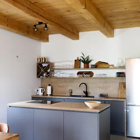 Vikendica Krcmarice- Vila